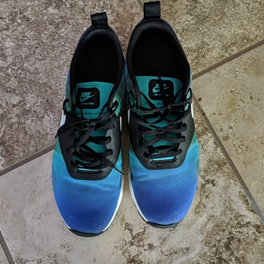 Very comfy look brand new Nikes